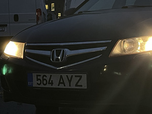 Honda Accord 2.2 103kW (2 foto / 8)