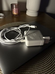MacBook Pro 13-inch, 2019, Two Thunderbolt 3 ports (5 foto / 10)