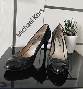 Michail Kors kingad (1 foto / 3)