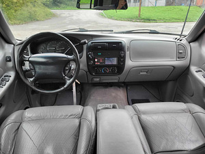 Ford Explorer 1997 4WD / Automaat / 4.0 V6 / Heas korras (7 foto / 9)