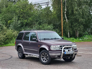 Ford Explorer 1997 4WD / Automaat / 4.0 V6 / Heas korras (8 foto / 9)