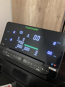 Tunturi T90 professionaalne jooksulint (6 foto / 7)
