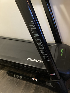 Tunturi T90 professionaalne jooksulint (7 foto / 7)