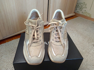 Sneakers (2 фото из 3)
