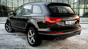 Audi Q7 Facelift 3.0 180kW (6 foto / 14)