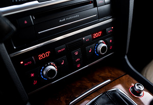 Audi Q7 Facelift 3.0 180kW (11 foto / 14)
