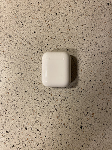 Продается пустой чехол AirPods. (1 фото из 3)