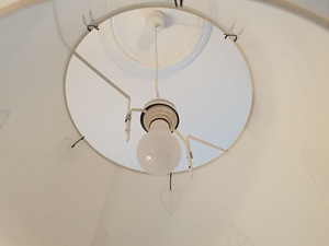 SUURE IKEA TEKSTIILIST VARJUGA MAGAMISTOA LAELAMP Ø45cm (4 foto / 6)