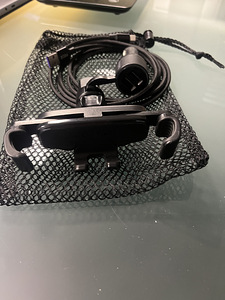 Telefoni kinnitamise ja laadimise komplekt autos (4 foto / 4)