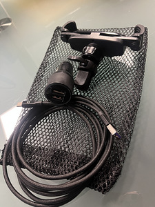 Telefoni kinnitamise ja laadimise komplekt autos (3 foto / 4)