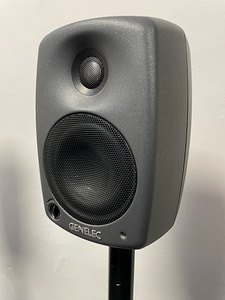 Genelec 8020C активные колонки (пара) + стойки (5 фото из 6)