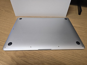 MacBook Air 13,3" Retina, M1, 2022, 256GB (5 foto / 5)