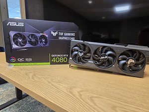 ASUS TUF Gaming OC GeForce RTX 4080 (1 foto / 4)