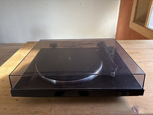 Vinüülplaadimängija Denon DP-300F (1 foto / 4)
