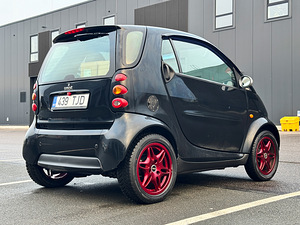 SMART FORTWO COUPE 0.7 TURBO 01.2027 - Swatch Mercedes Art (3 foto / 11)