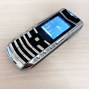 Vertu-ի նման հեռախոս, երկու քարտով (4 լուսանկար / 10)