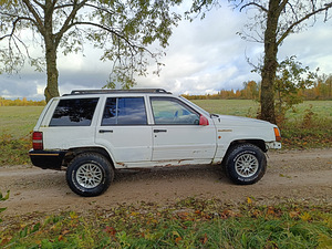 Müüa Jeep Grand Cherokee kellegile kas varuosadeks või metsa (5 foto / 7)
