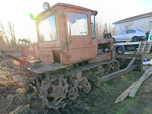 Müüa DT75 linttraktor sahaga. (4 foto / 6)