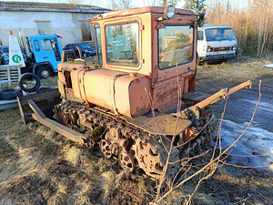 Müüa DT75 linttraktor sahaga. (5 foto / 6)