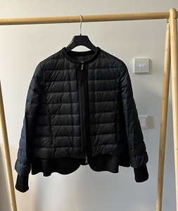 Куртка Armani, размер M (3 фото из 5)