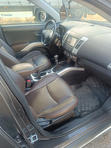 Mitsubishi outlander 2011 (9 foto / 11)