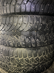 Korralikud talverehvid FORMULA ICE ( Pirelli ) 205/60 r16 (2 foto / 3)