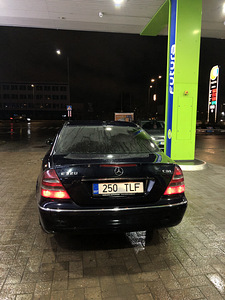 Mercedes-Benz E 320 CDI (8 foto / 10)