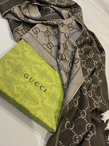 Оригинальный хлопковый шарф Gucci (1 фото из 4)
