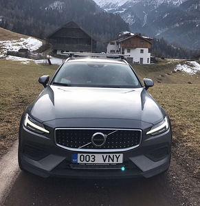Rent Volvo V60 cross country 4x4 (1 foto / 2)