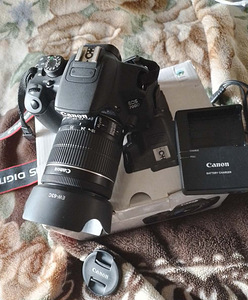 Canon eos 700d Canon EF-S 18-55mm 1:4-5.6 is stm. (2 фото из 2)