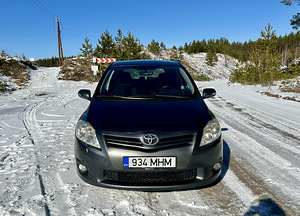 Toyota Auris (6 фото из 10)