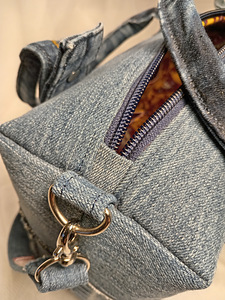 Denim handbag in the “Boro” style. 16 × 25 × 10 cm (7 foto / 10)
