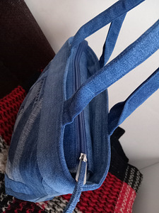 One-of-a-Kind Upcycled Denim Patchwork Tote (6 foto / 8)