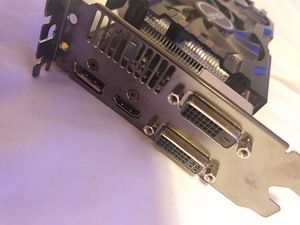 AMD Radeon R9 270 2GB (defektiga) (3 foto / 6)