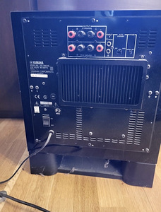 Kodukino komplekt Yamaha / kõlarid (7 foto / 9)