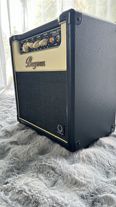 Ламповый гитарный комбоусилитель Bugera V5 Infinium (4 фото из 5)