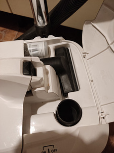 Kärcher Mediclean veefiltriga tolmuimeja (3 foto / 5)