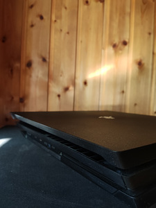 PS 4 PRO 1TB (5 фото из 5)