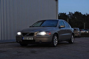Volvo S60 2.5T AWD модель 2005 года