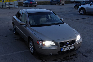 Volvo S60 2.5T AWD 2005 aasta mudel (2 foto / 14)