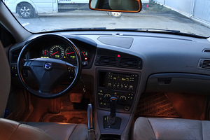 Volvo S60 2.5T AWD 2005 aasta mudel (11 foto / 14)
