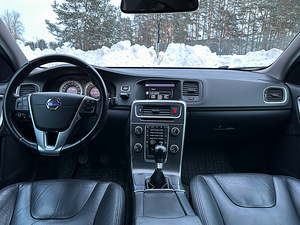Volvo S60 (6 фото из 14)