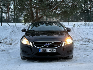 Volvo S60 (12 фото из 14)