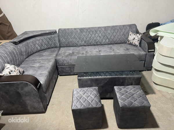 Угловой диван с подлокотниками