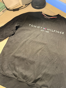 TOMMY HILFIGER (2 фото из 2)