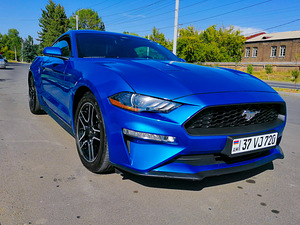 Ford Mustang 2021 (2 фото из 13)