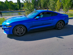 Ford Mustang 2021 (5 фото из 13)
