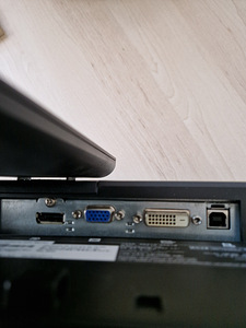 Б/у 23" монитор HP E231 (4 фото из 5)