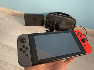 Nintendo Switch v1 + 5 игр (2 фото из 7)