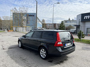 Volvo V70 2.4 129 KW D5 (2 foto / 15)